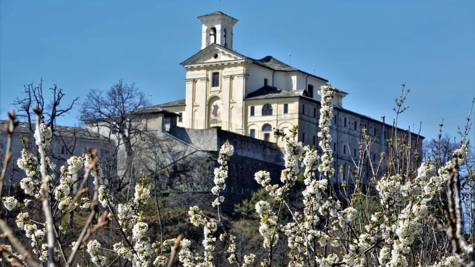 Il Santuario di Sant'Ignazio sulla vetta del Monte Bastia