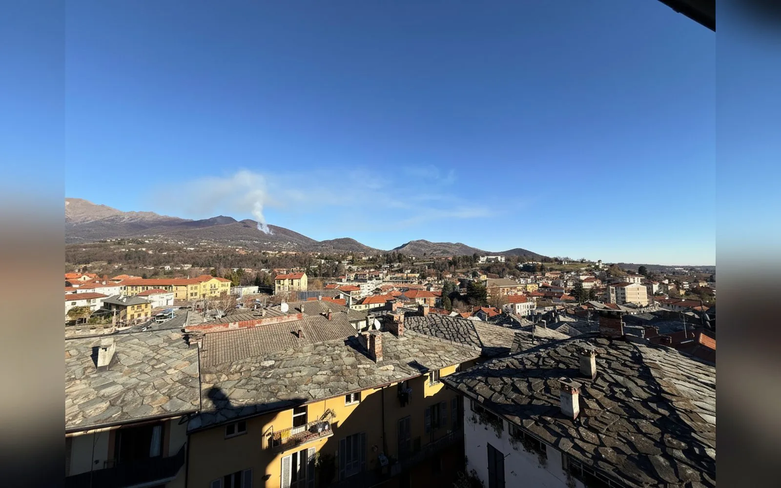 Vista sul borgo di Lanzo Torinese dal Blue Apartment